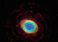 リング星雲の鉄の核：天文学者が予期せぬ構造を発見 