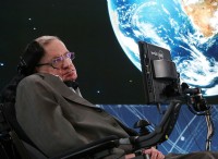 スティーブン・ホーキング博士の人類絶滅を防ぐ鍵:批判的な見方 